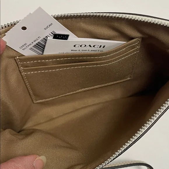 NWT Coach Large Corner Zip Newspaper Print Wristlet - Picture 10 of 13